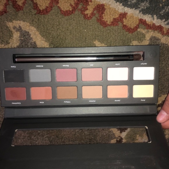 Matte Neutral Eyeshadow Palette - Picture 2 of 2